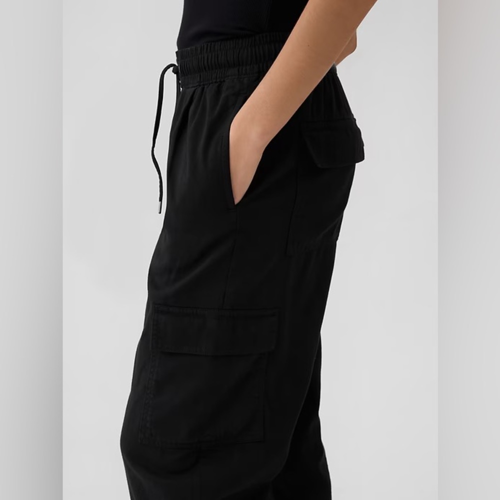 NWT! GAP Black Easy Cargo Pants - Size Medium Petite 🩷 #522920 - Picture 8 of 11